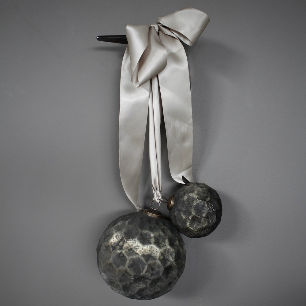 
                  
                    ANTIQUE Christmas bauble, set of 4
                  
                