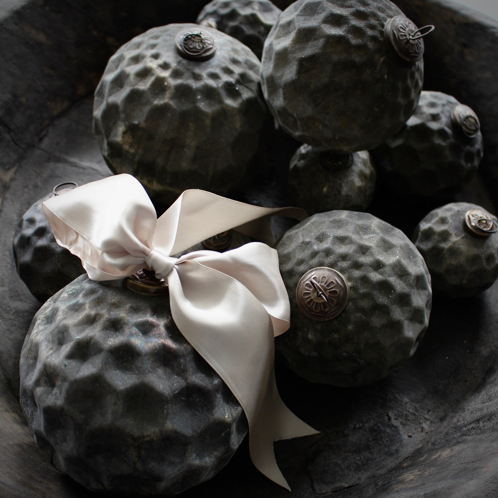 
                  
                    ANTIQUE Christmas bauble, set of 4
                  
                