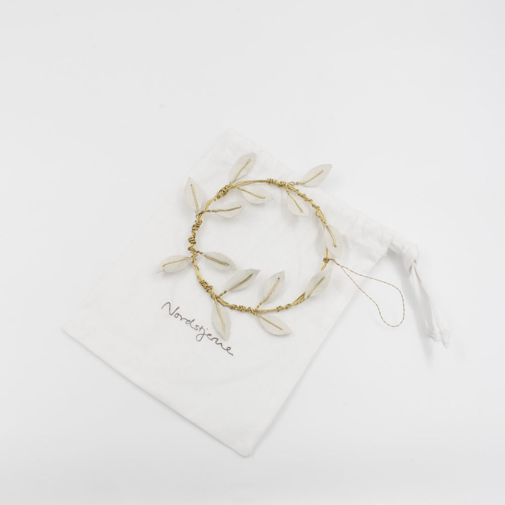 
                  
                    FAIRYTALE WREATH
                  
                