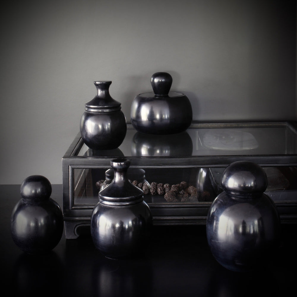 
                  
                    marblelous jar, black
                  
                