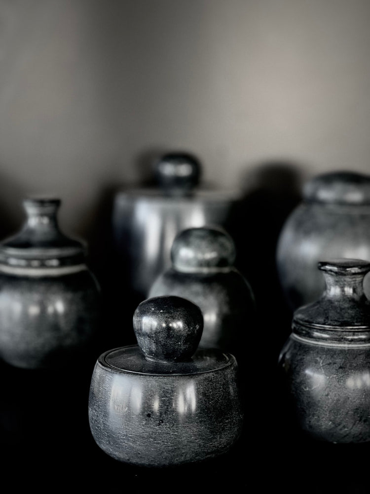 
                  
                    marblelous jar, black
                  
                