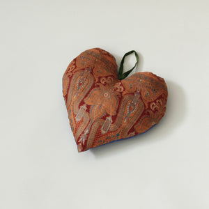 
                  
                    SUSTAIN vintage silk heart, medium
                  
                