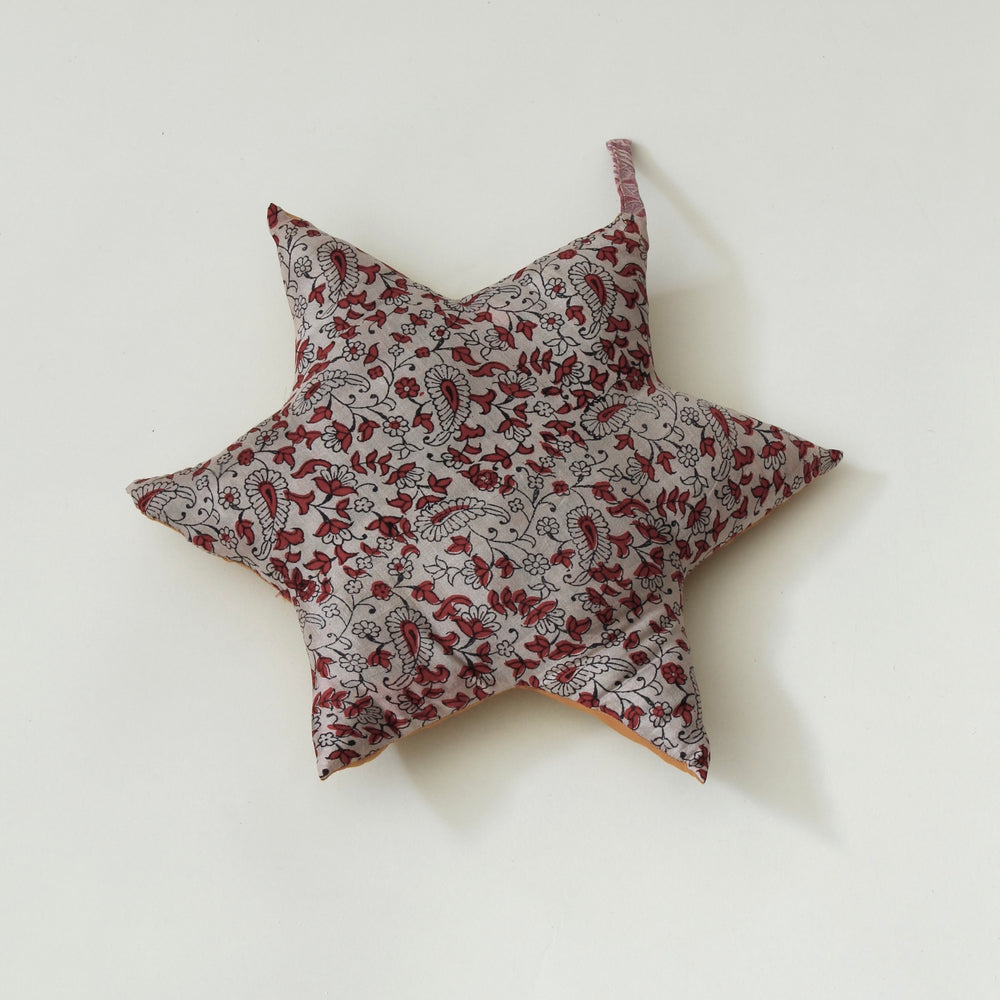 
                  
                    SUSTAIN vintage silk star, medium
                  
                