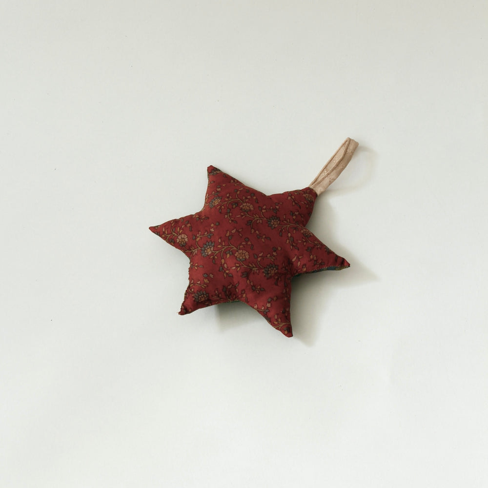 
                  
                    SUSTAIN vintage silk star, small
                  
                