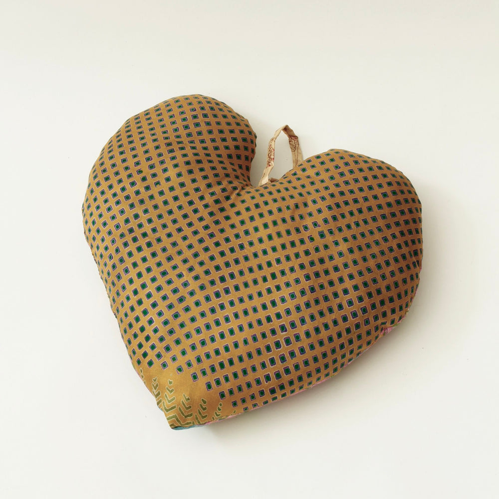 
                  
                    SUSTAIN vintage silk heart, large
                  
                