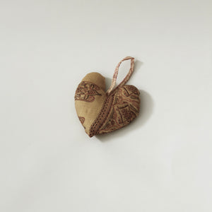 
                  
                    SUSTAIN vintage silk heart, small
                  
                