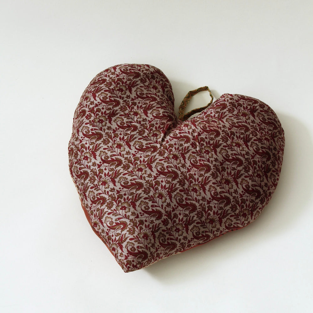 
                  
                    SUSTAIN vintage silk heart, large
                  
                
